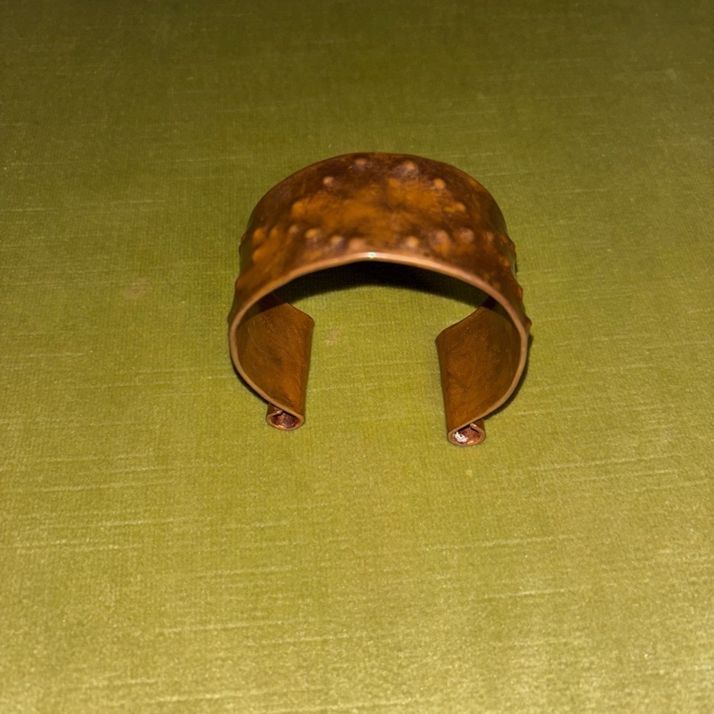 Vtg Handcrafted Pounded Dimpled Solid Copper 1.30" Wide Cuff Bracelet Size OS - Picture 6 of 7